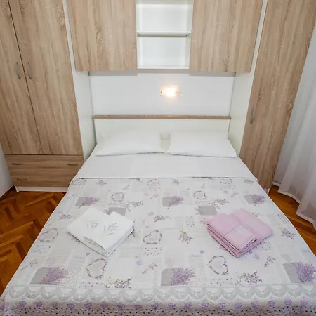 Zdenka Apartment Rab Town