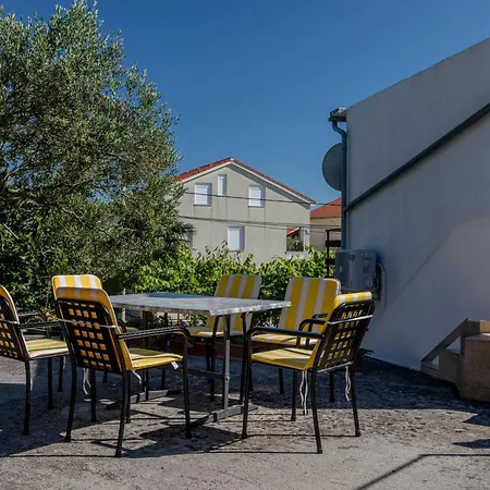 Zdenka Apartment Rab Town